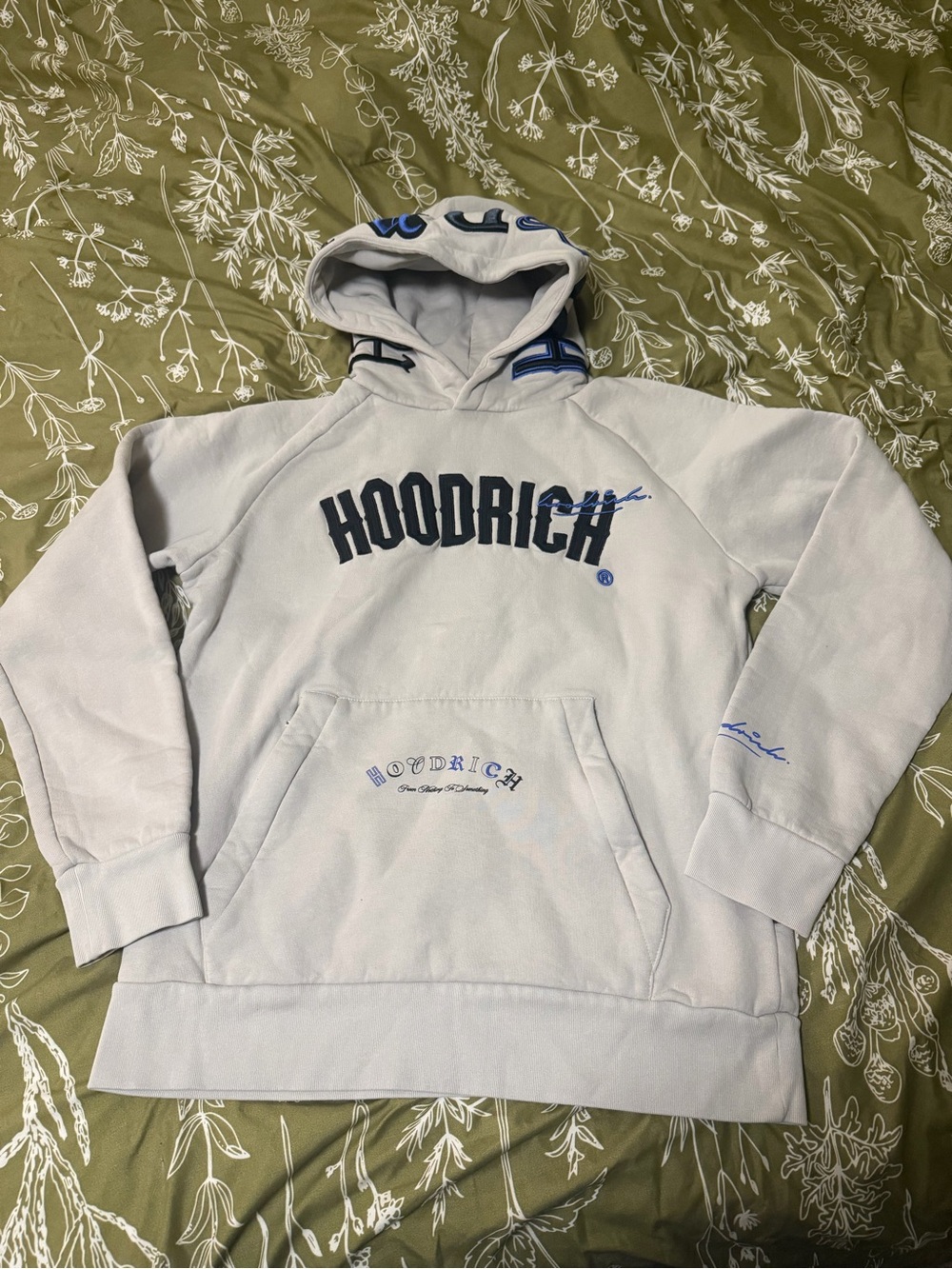 Hoodrich Men’s Light Gray Crewneck Hoodie